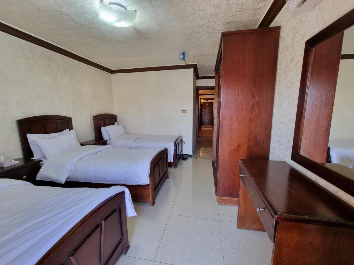Aparthotel Nahas Plaza Irbid Esterno foto