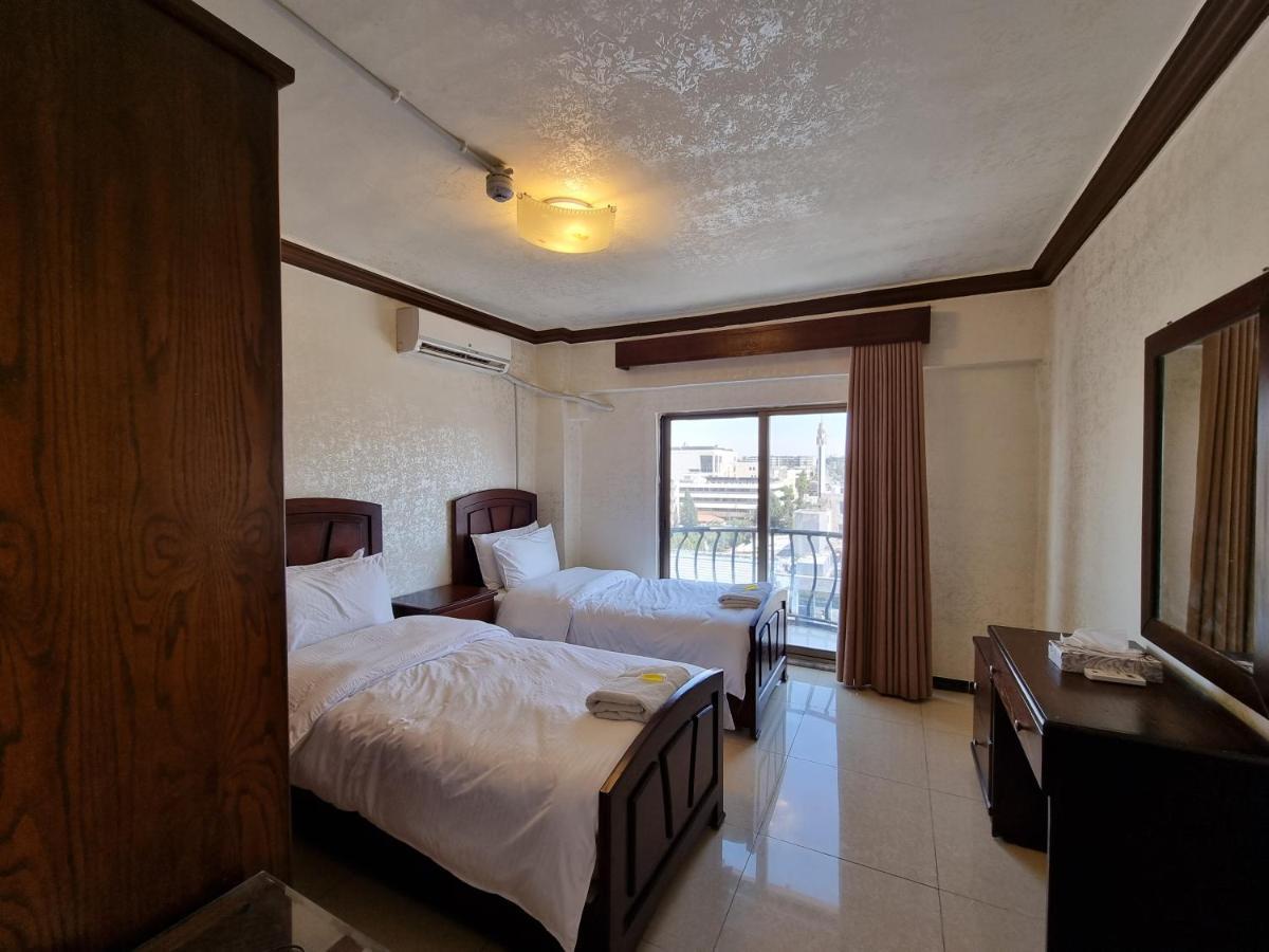 Aparthotel Nahas Plaza Irbid Esterno foto