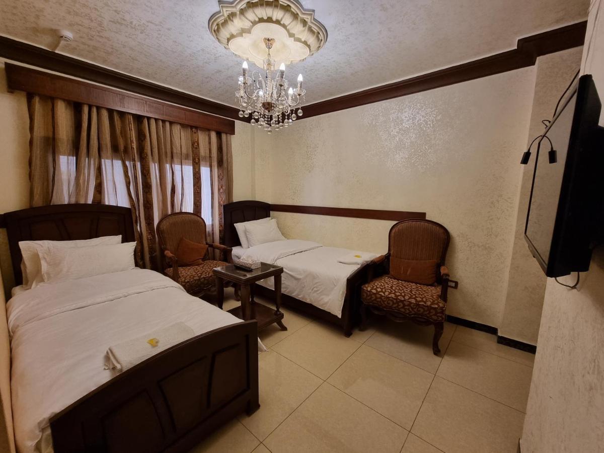 Aparthotel Nahas Plaza Irbid Esterno foto