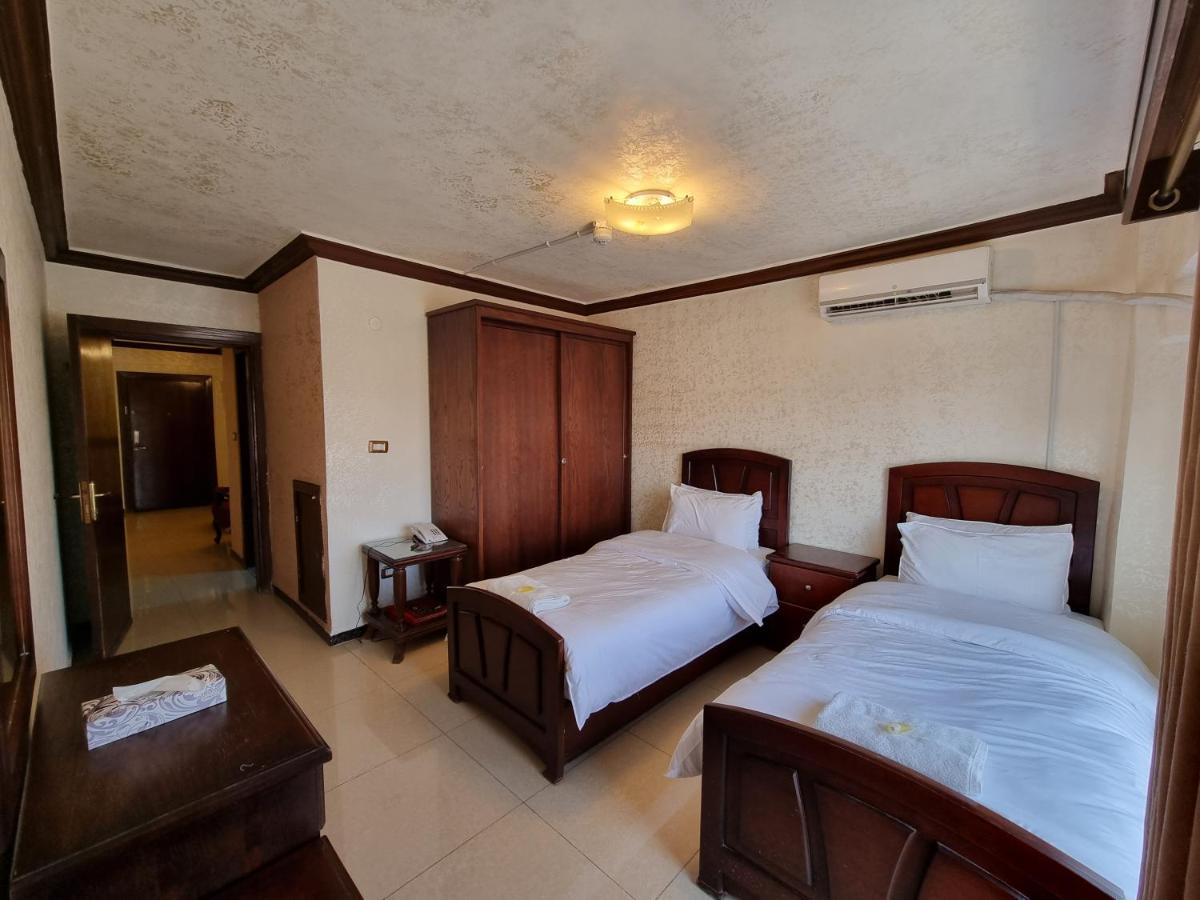 Aparthotel Nahas Plaza Irbid Esterno foto