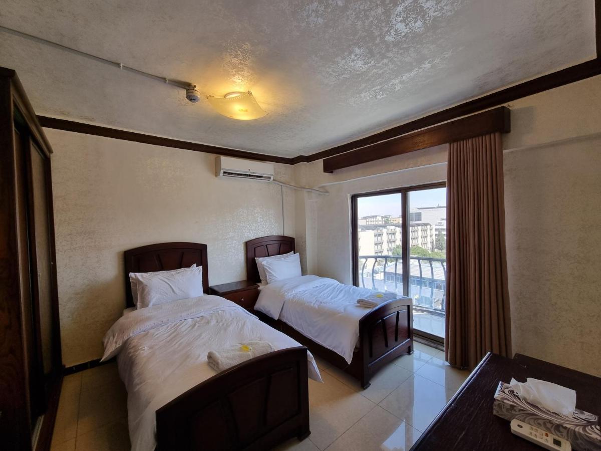 Aparthotel Nahas Plaza Irbid Esterno foto