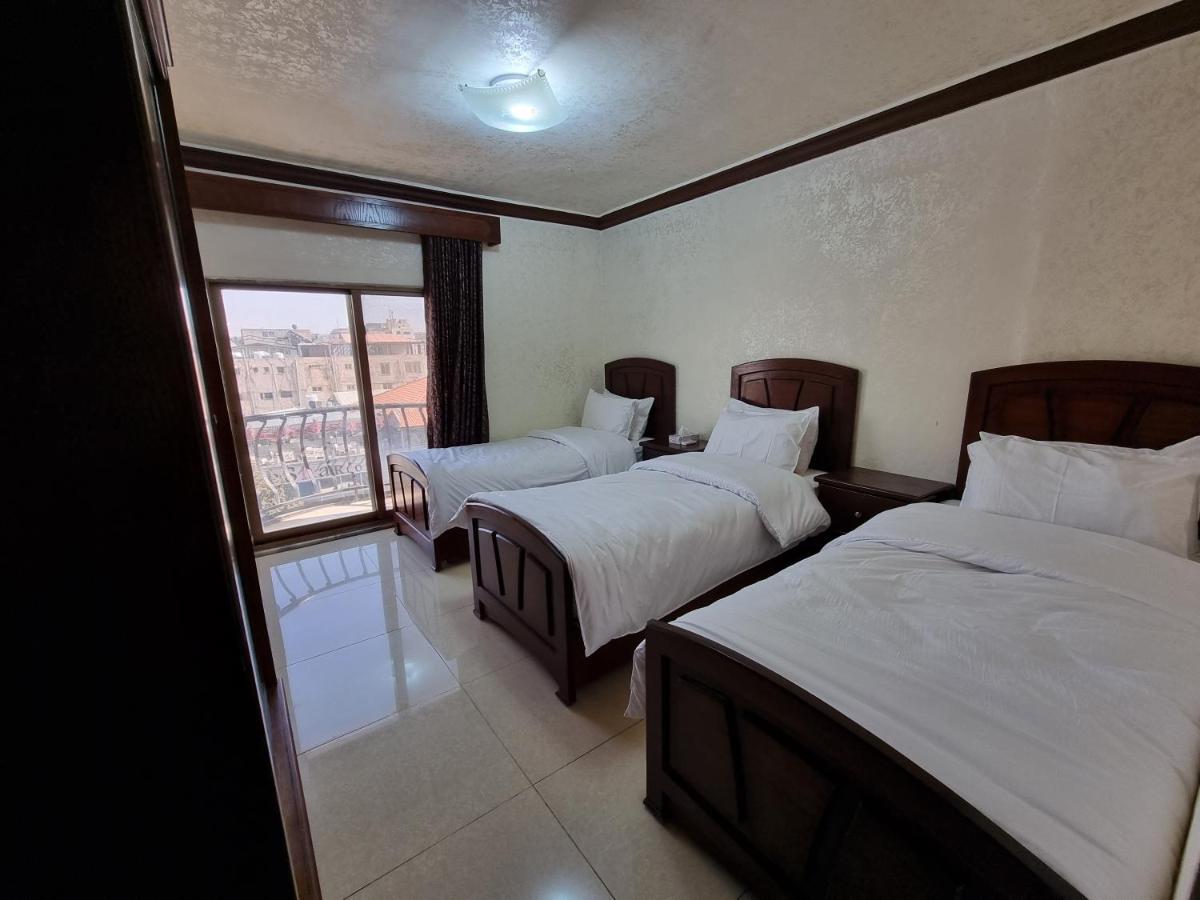 Aparthotel Nahas Plaza Irbid Esterno foto