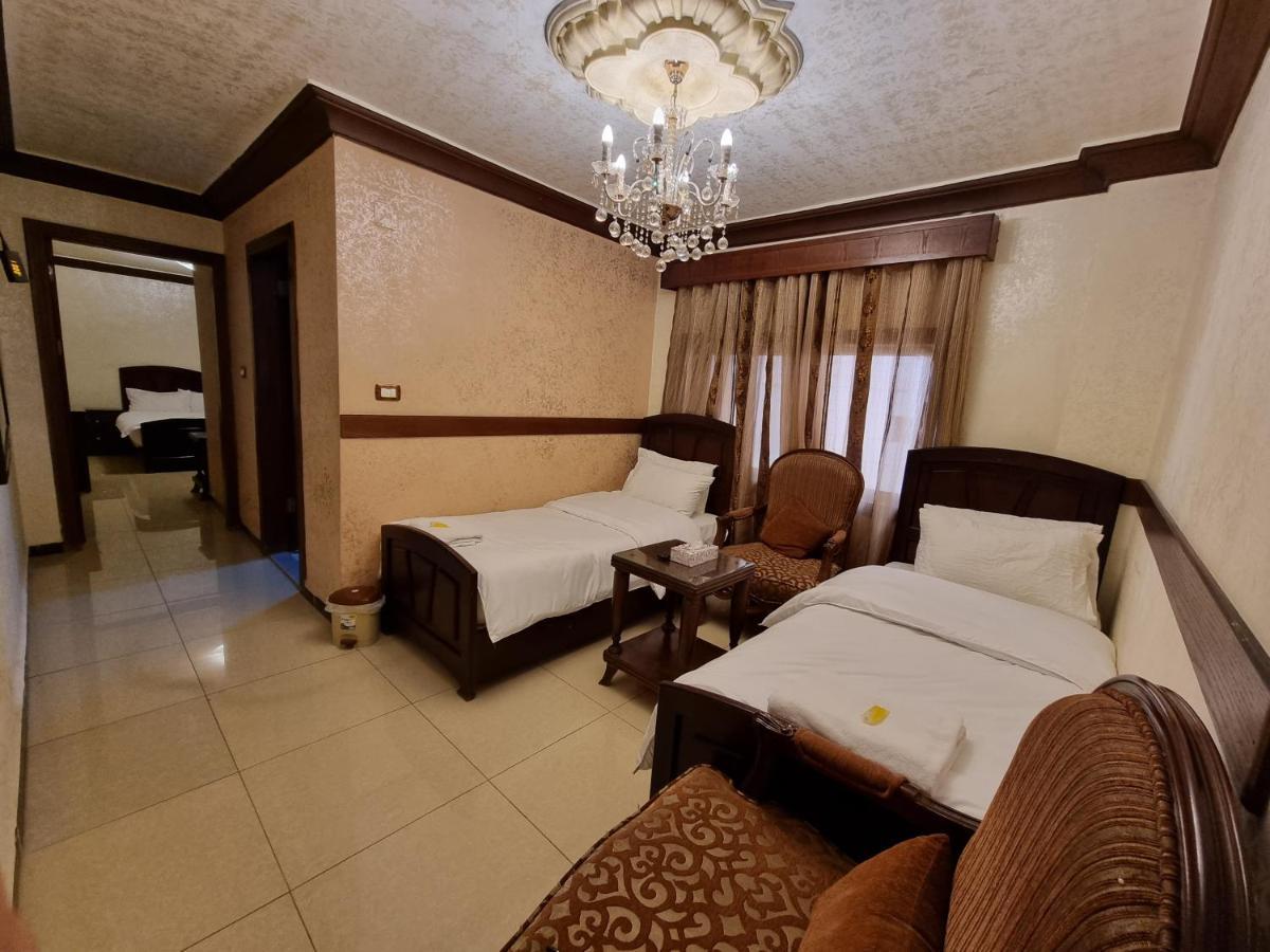 Aparthotel Nahas Plaza Irbid Esterno foto